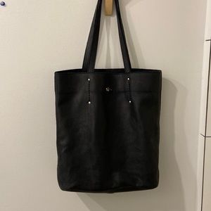 Roots black leather tote